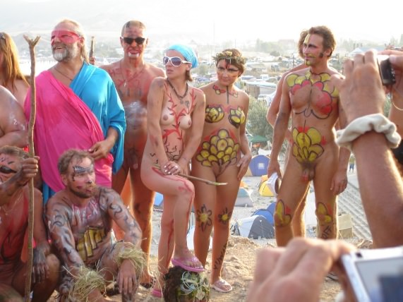 Holiday in the company nudists - freedom from clothes